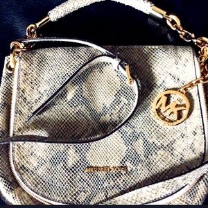 MKcrossbody purse excellent condition with dustbag